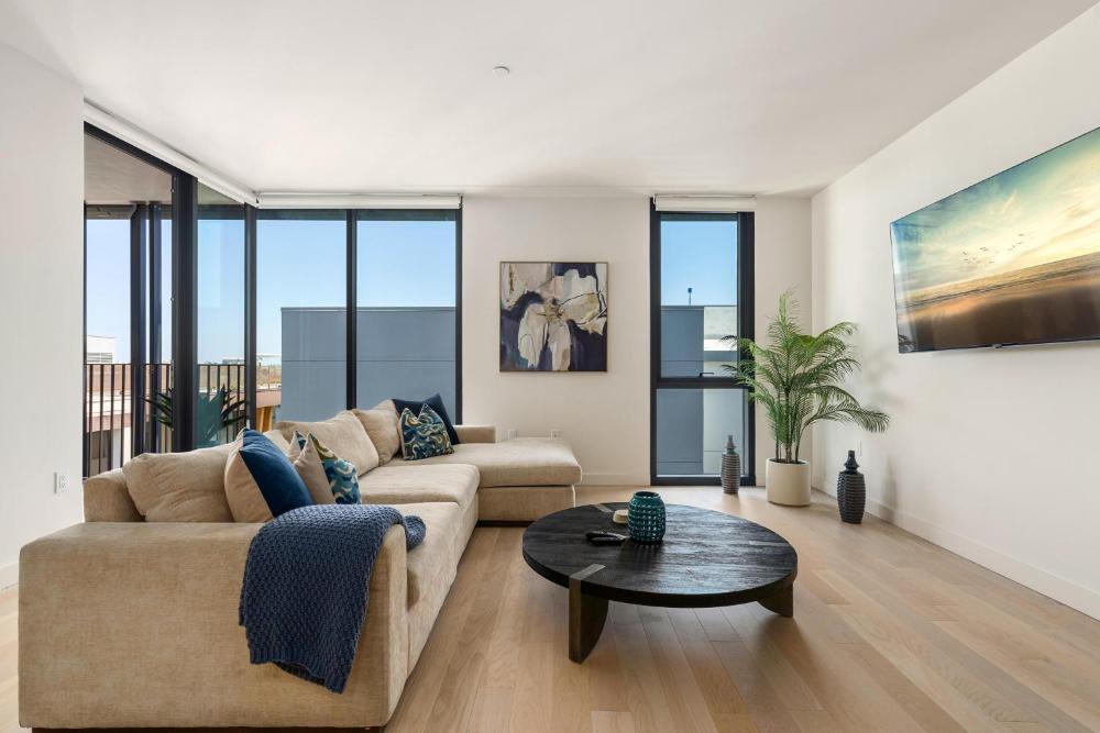 Two-Bedroom Deluxe Apartment with Balcony interior